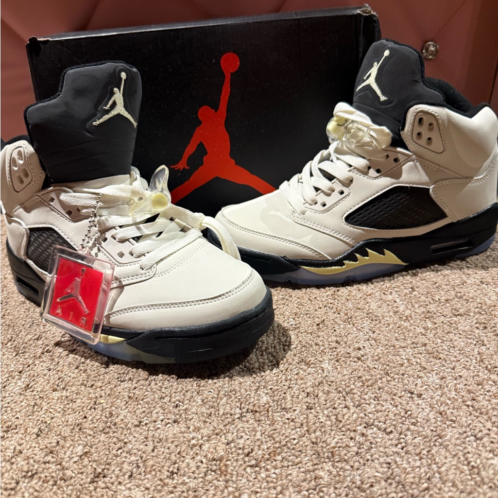 Nike Air Jordan High-Top Sneakers - Cream And Black